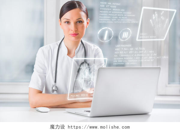 用高科技电脑屏幕查看病人资料医疗平台